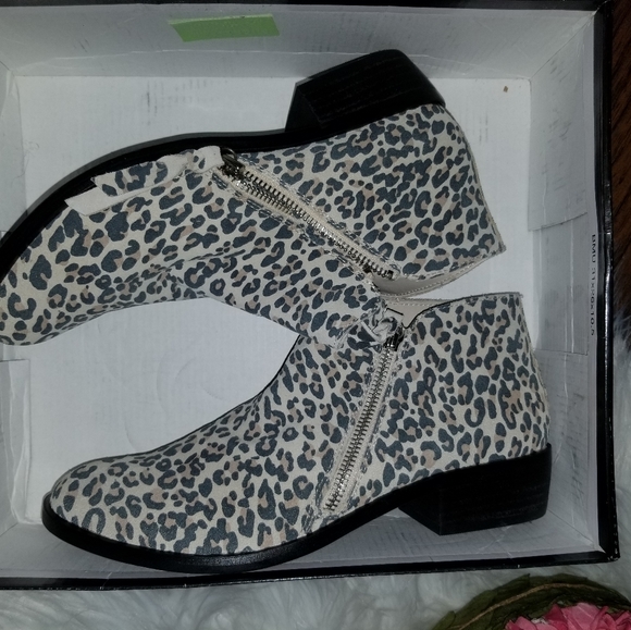 New Dolce Vita Leopard booties - Picture 5 of 9